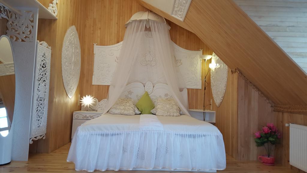 Naiza Guesthouse And Apartments Jurmala Room photo