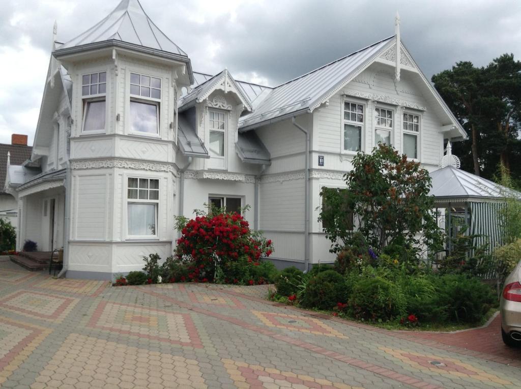 Naiza Guesthouse And Apartments Jurmala Exterior photo