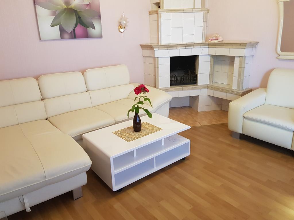 Naiza Guesthouse And Apartments Jurmala Exterior photo