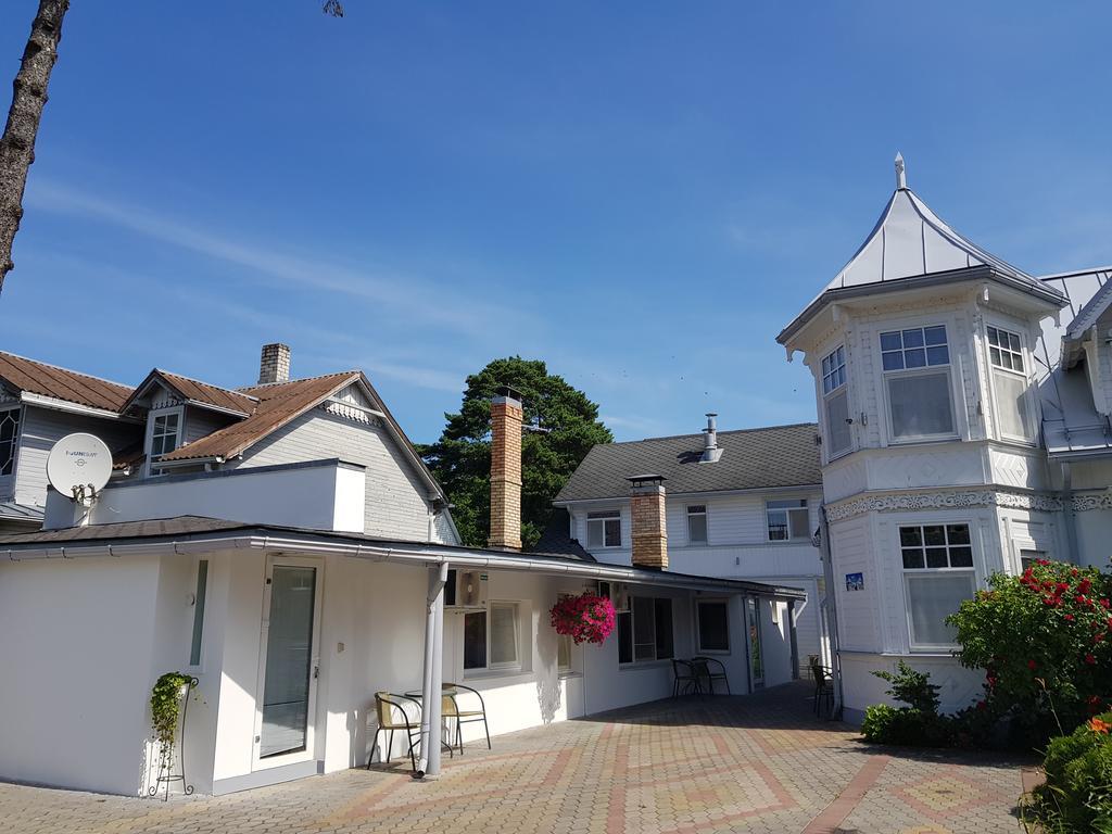 Naiza Guesthouse And Apartments Jurmala Exterior photo