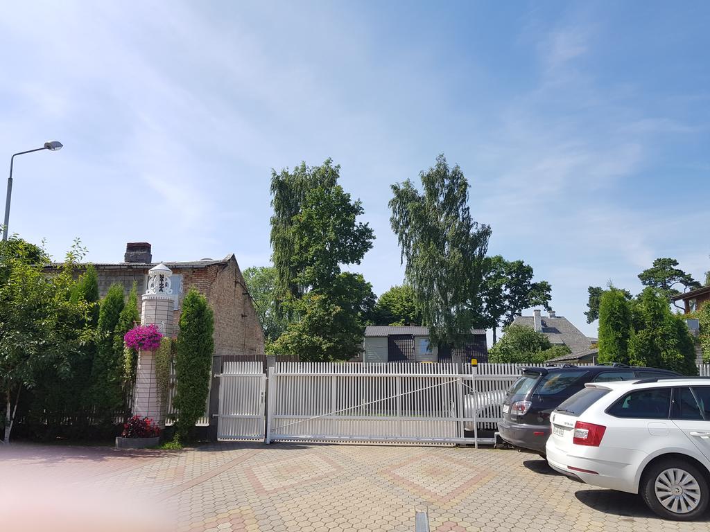 Naiza Guesthouse And Apartments Jurmala Exterior photo